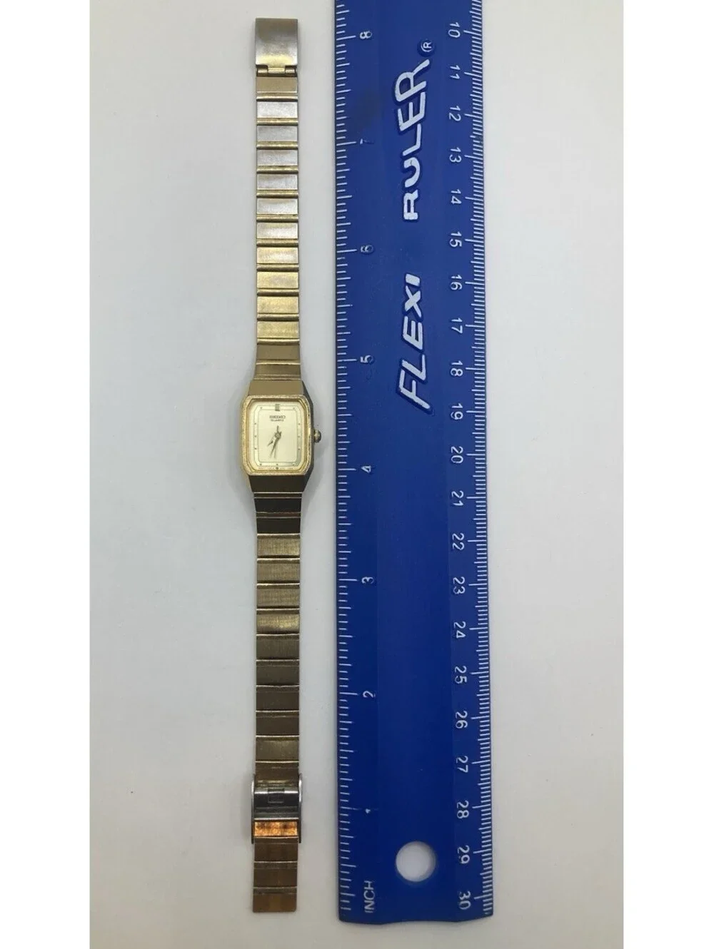Vintage 1990s Seiko Quartz Ladies Watch Gold Tone Tank Rectangular Smooth Links